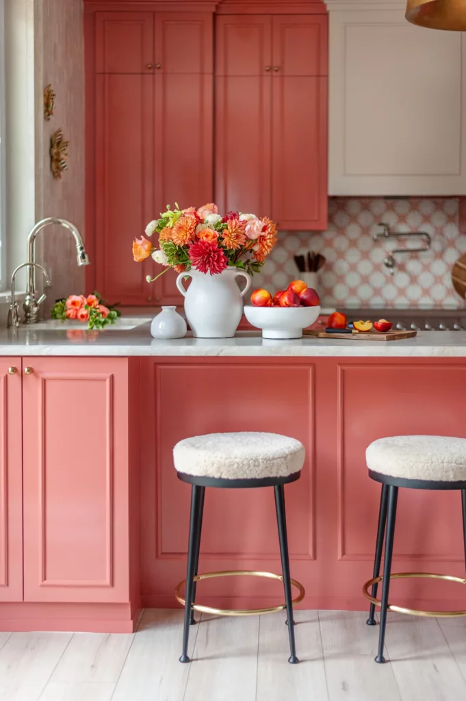 Coral island with upholstered stools and brass lighting